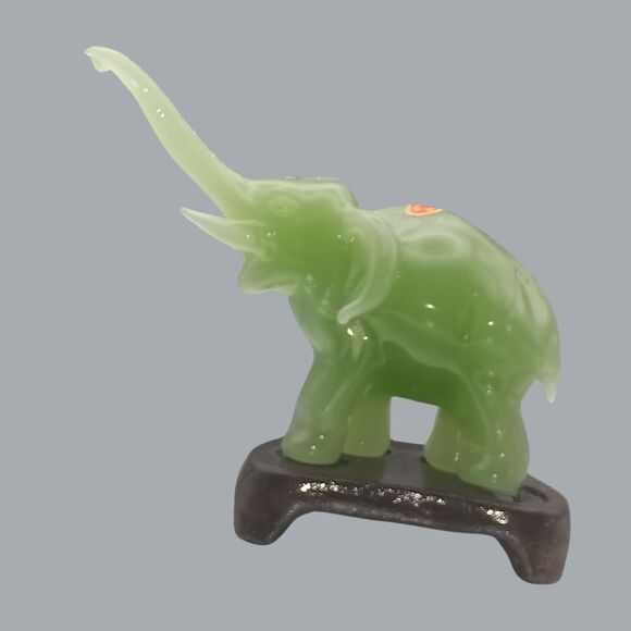 Vintage Jadeite Elephant Figurine with Wooden Stand & Box – Made in PRC - Picture 3 of 6